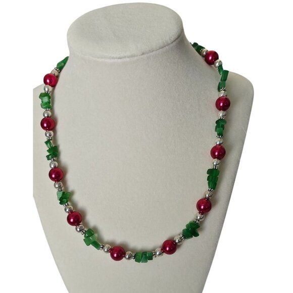 Vintage Beaded Christmas Necklace 18"  Toggle Clasp Featuring Red & Green Beads - Picture 1 of 4